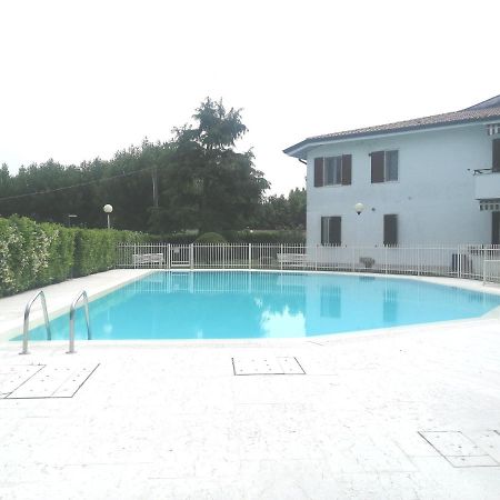 Appartamento A Peschiera Del Garda Con Piscina エクステリア 写真