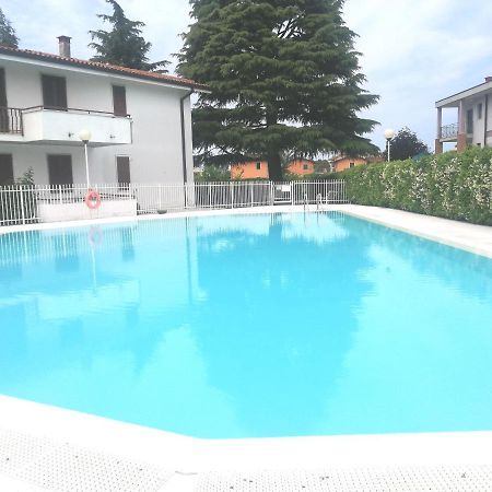 Appartamento A Peschiera Del Garda Con Piscina エクステリア 写真