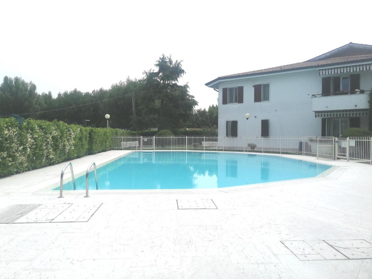 Appartamento A Peschiera Del Garda Con Piscina エクステリア 写真