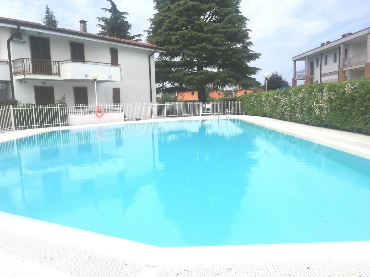 Appartamento A Peschiera Del Garda Con Piscina エクステリア 写真