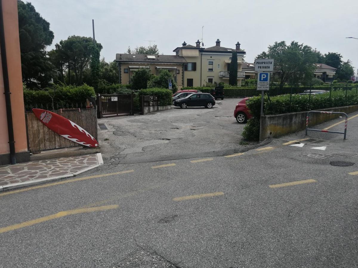 Appartamento A Peschiera Del Garda Con Piscina エクステリア 写真